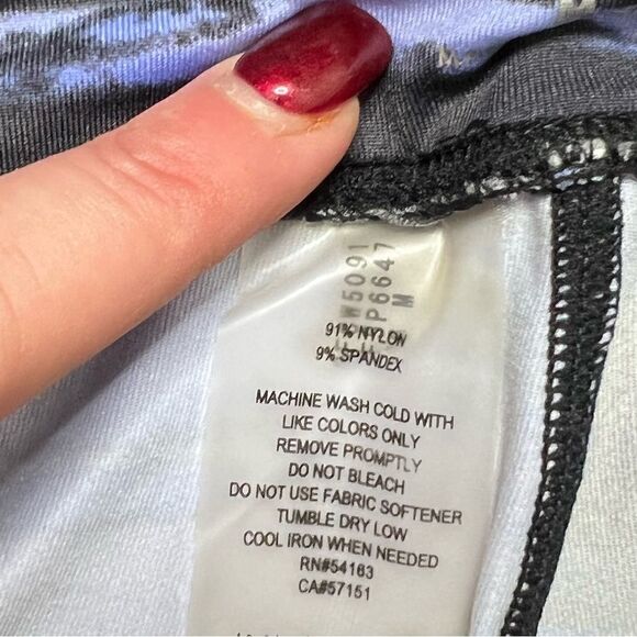 Calvin Klein Performance | High Rise Quick Dry Yoga Capri’s - Picture 6 of 6